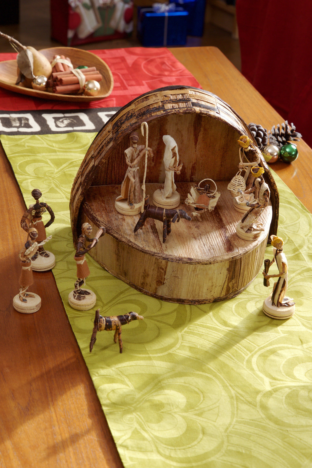 Banana Fiber Nativity Scene in Rounded Box